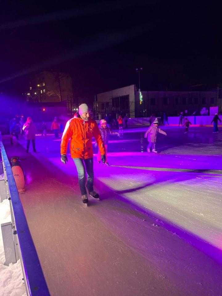 Mikołów świętował początek ferii na lodowisku OR „Planty” podczas dyskoteki na lodzie. To już ostatnia w tym sezonie, ale wciąż można skorzystać z bezpłatnych szkoleń jazdy na łyżwach i hokeja. 12