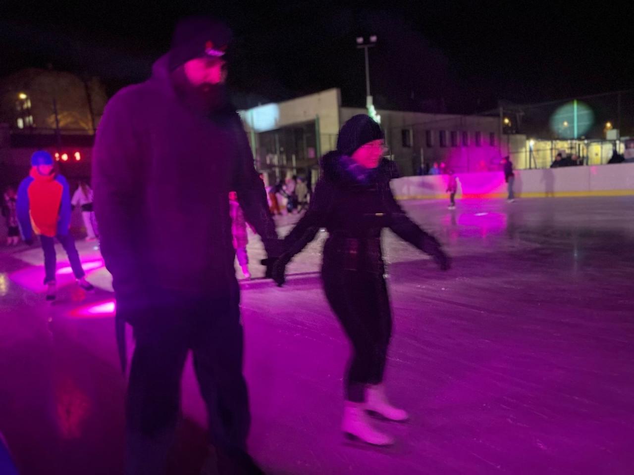 Mikołów świętował początek ferii na lodowisku OR „Planty” podczas dyskoteki na lodzie. To już ostatnia w tym sezonie, ale wciąż można skorzystać z bezpłatnych szkoleń jazdy na łyżwach i hokeja. 15