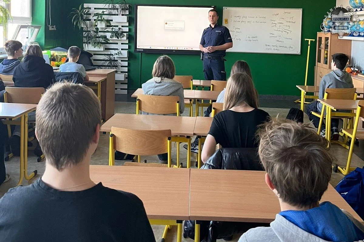 Katowicki dzielnicowy rozmawiał z uczniami o zagrożeniach związanych z dopalaczami