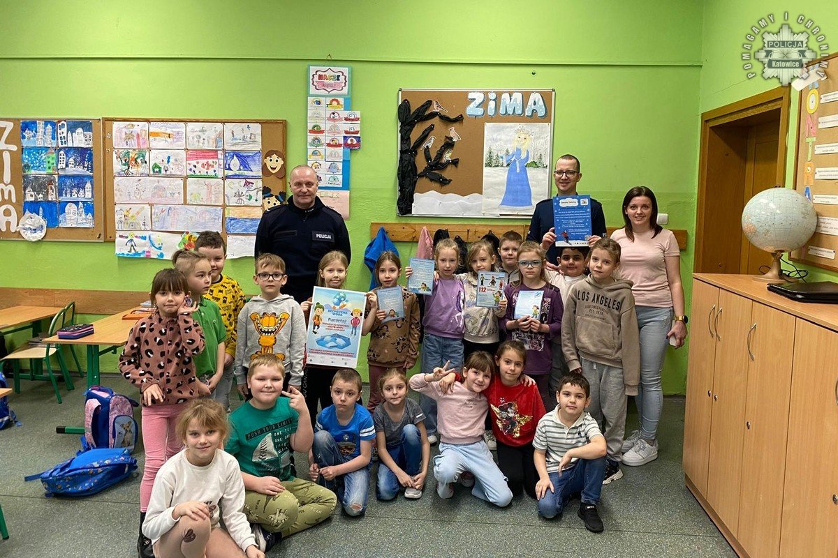 Katowiccy dzielnicowi w Szkole Podstawowej nr 42 – rozmawiają o bezpieczeństwie zimowym
