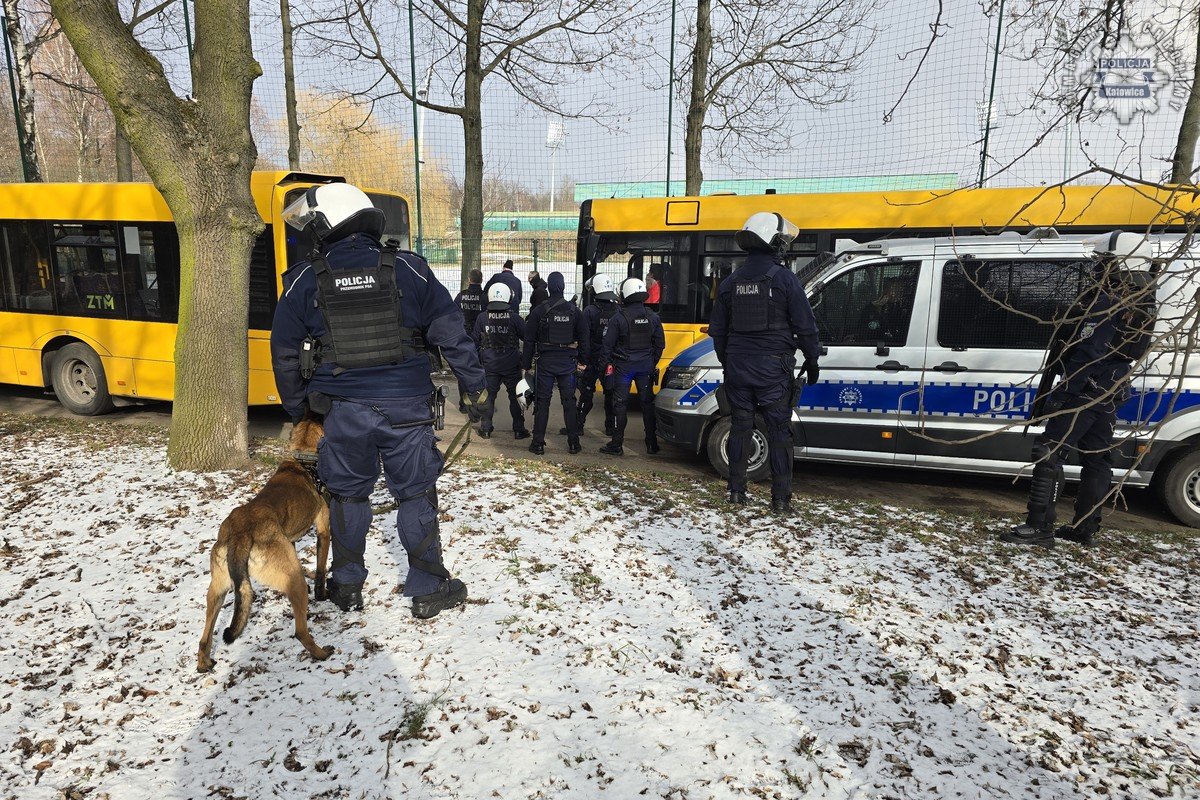 Policja zabezpieczała mecz GKS Katowice – Piast Gliwice: zatrzymano kibica