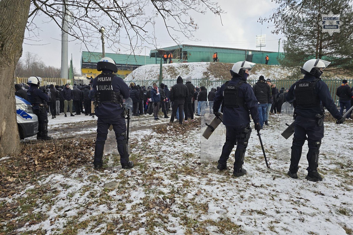 Policja zabezpieczała mecz GKS Katowice – Piast Gliwice: zatrzymano kibica
