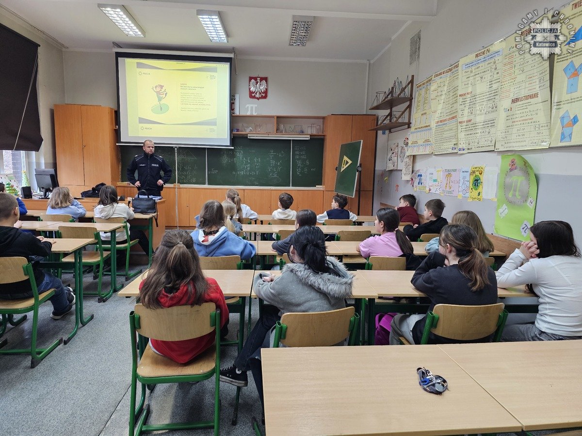 Katowicka Policja szkoli dzieci w ramach kampanii „Bezpieczne Ferie 2025”