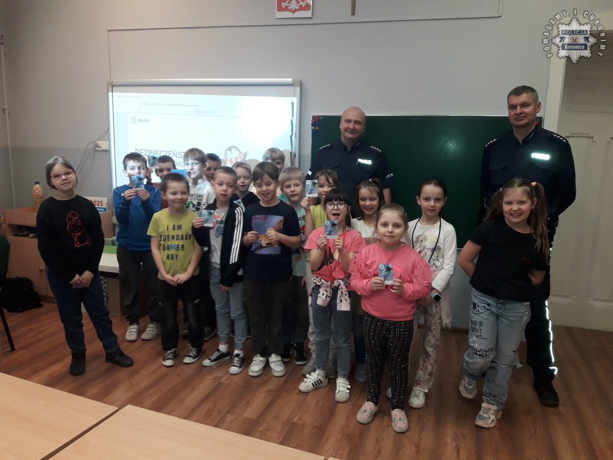 Policjanci z Katowic edukują uczniów o bezpieczeństwie na feriach