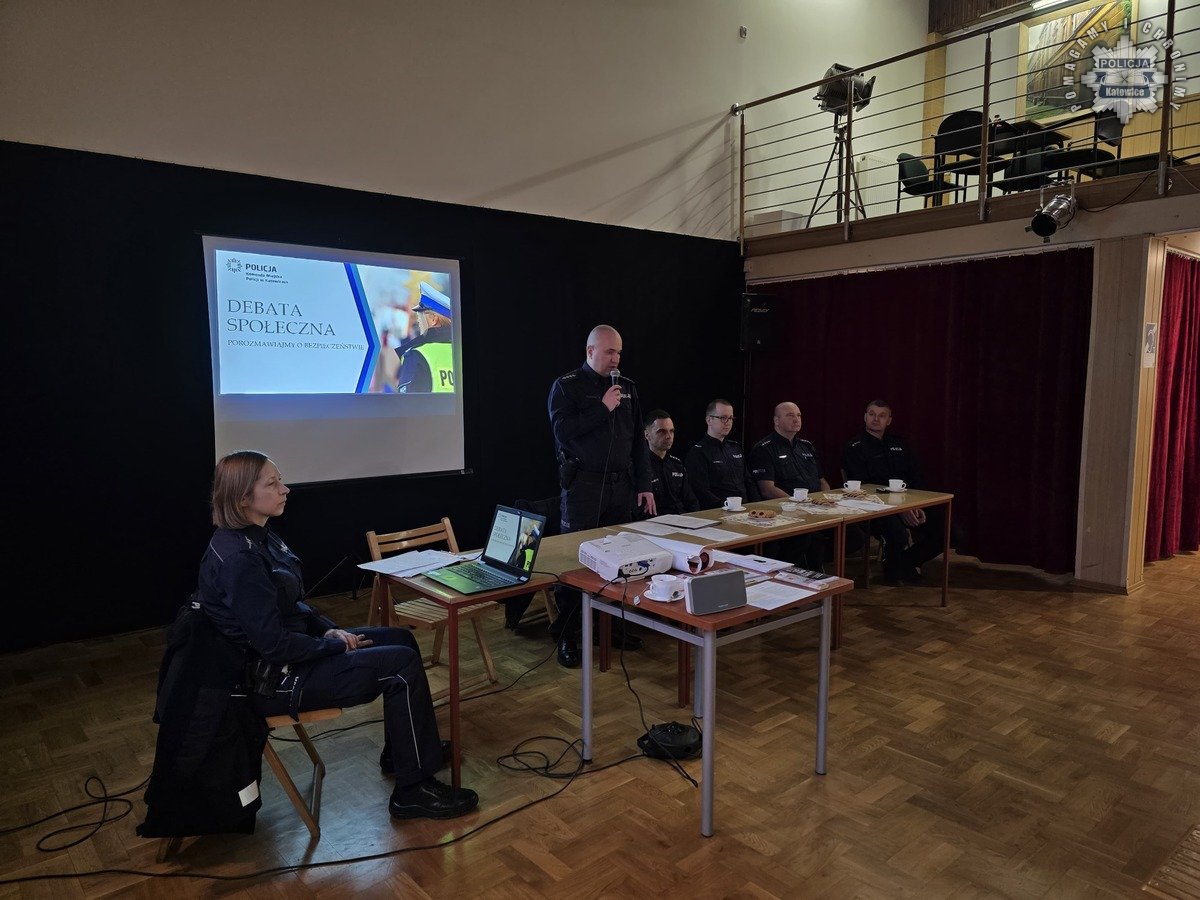 Policjanci i seniorzy rozmawiali o bezpieczeństwie w Katowicach