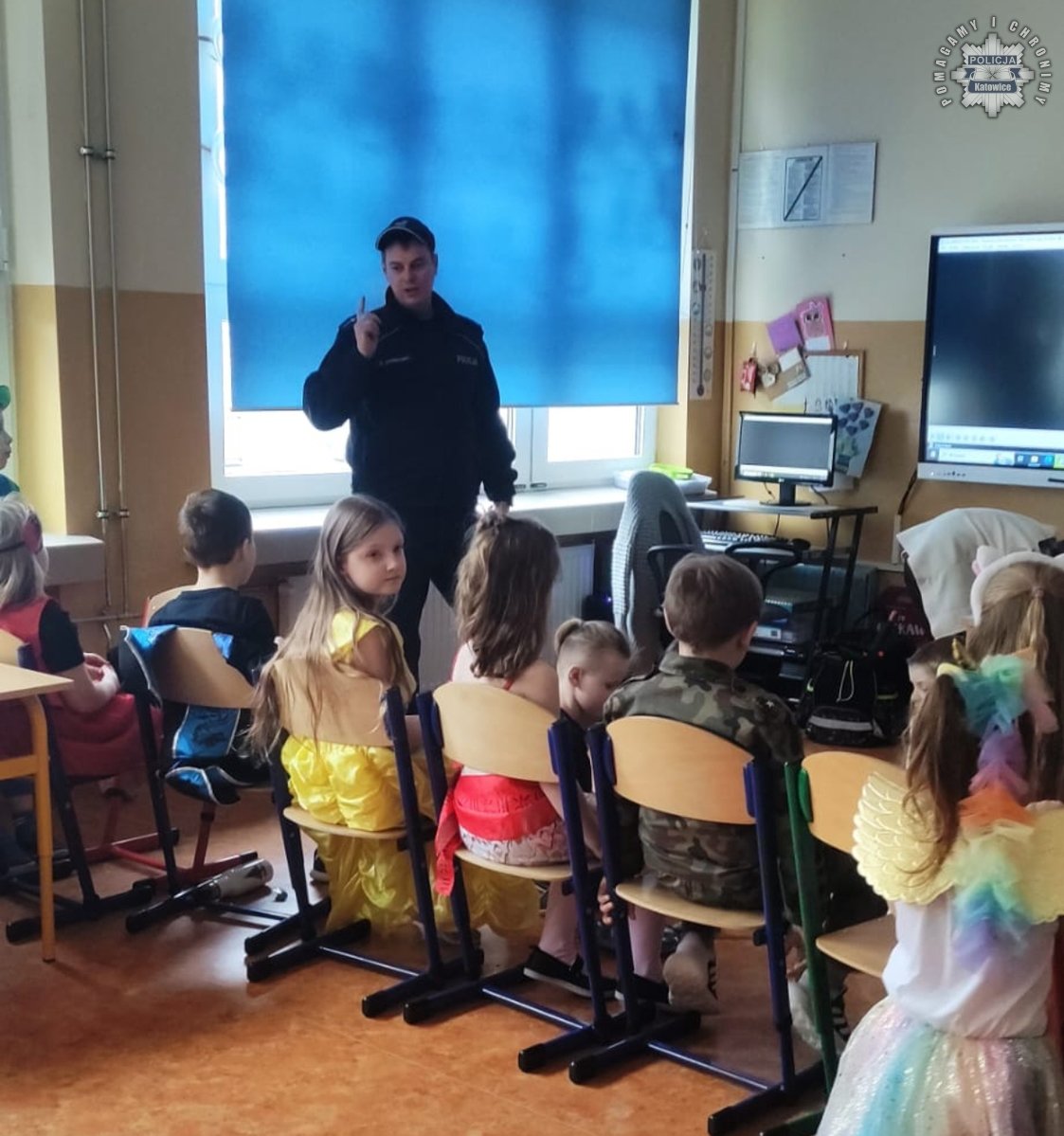 Bezpieczne ferie – katowiccy dzielnicowi edukowali najmłodszych