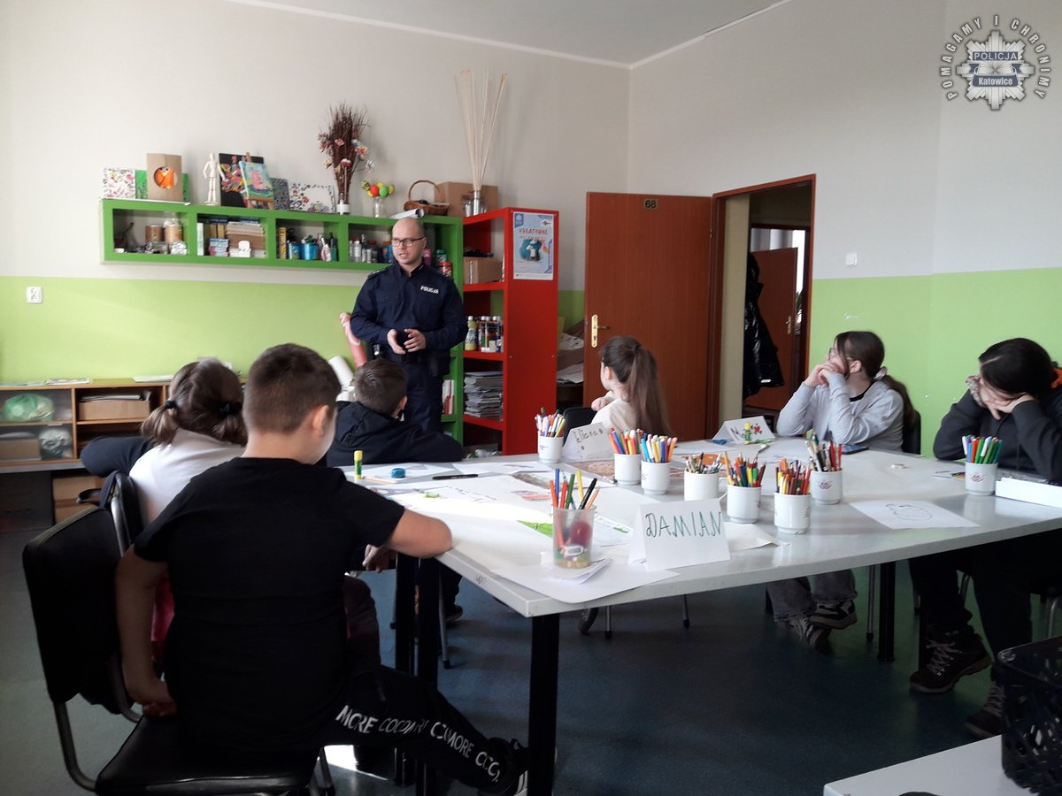 Bezpieczne ferie – katowiccy dzielnicowi edukowali najmłodszych