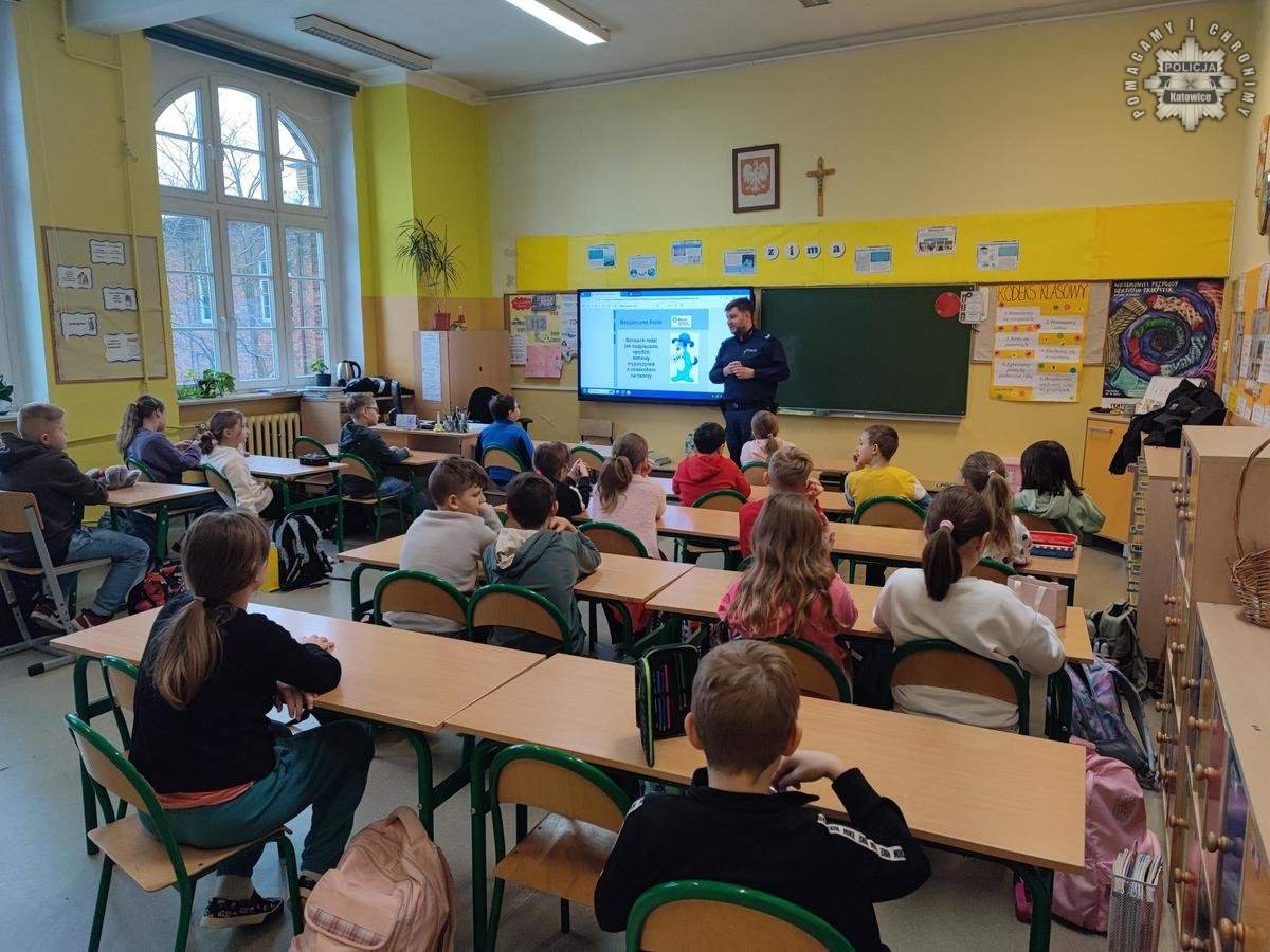 Bezpieczne ferie – katowiccy dzielnicowi edukowali najmłodszych