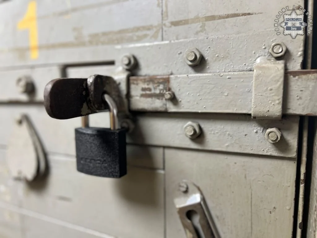 Ukradł w drogerii i ukrył się w zaroślach. Wpadł w ręce policji