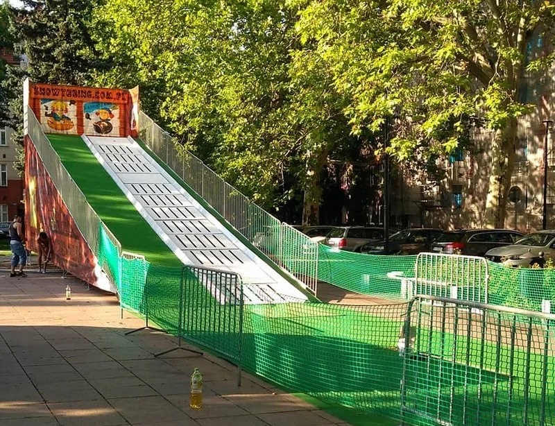 Sztuczna górka stanie na żorskim Rynku – darmowa atrakcja dla najmłodszych