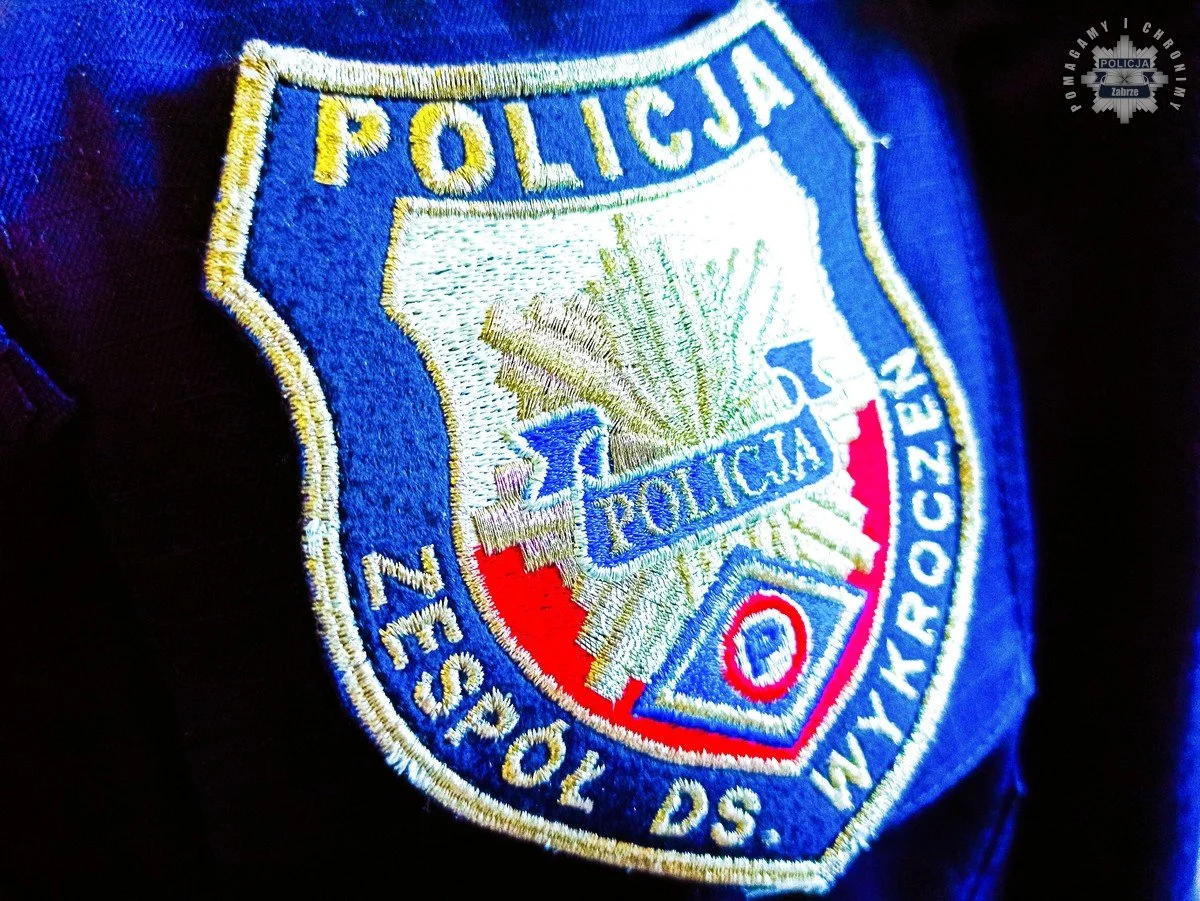 Kierowca BMW uszkodził pojazd na pozostawionym elemencie na drodze DK88