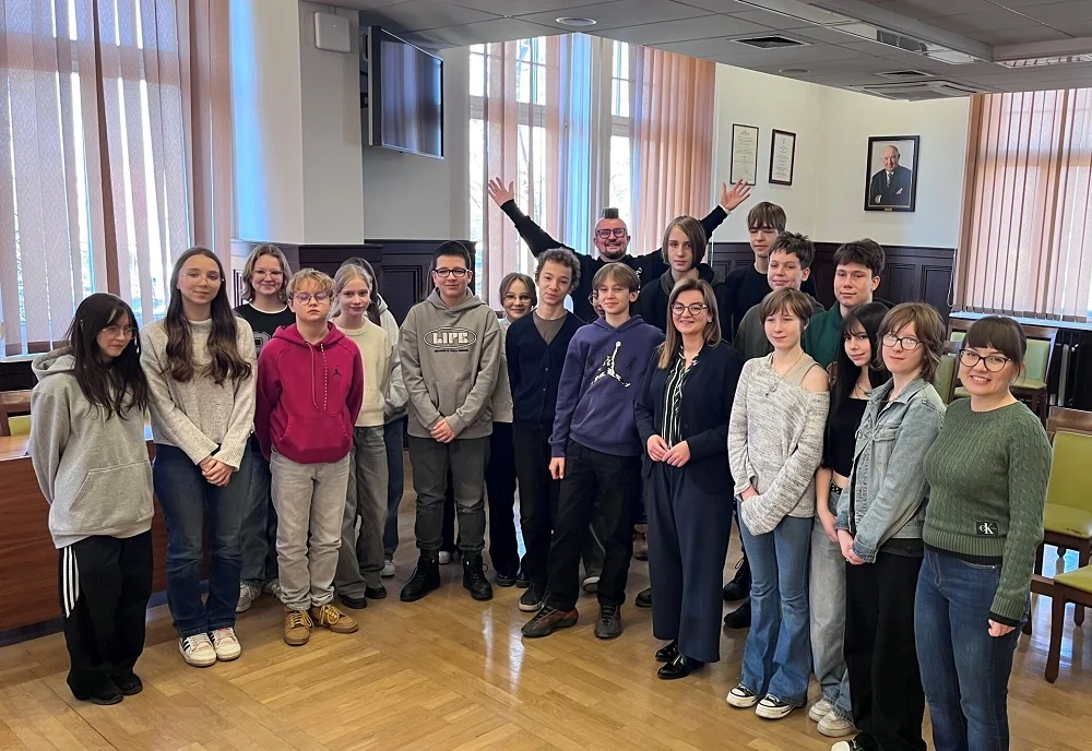 Ósmoklasiści z wizytą w Ratuszu – lekcja samorządu w praktyce