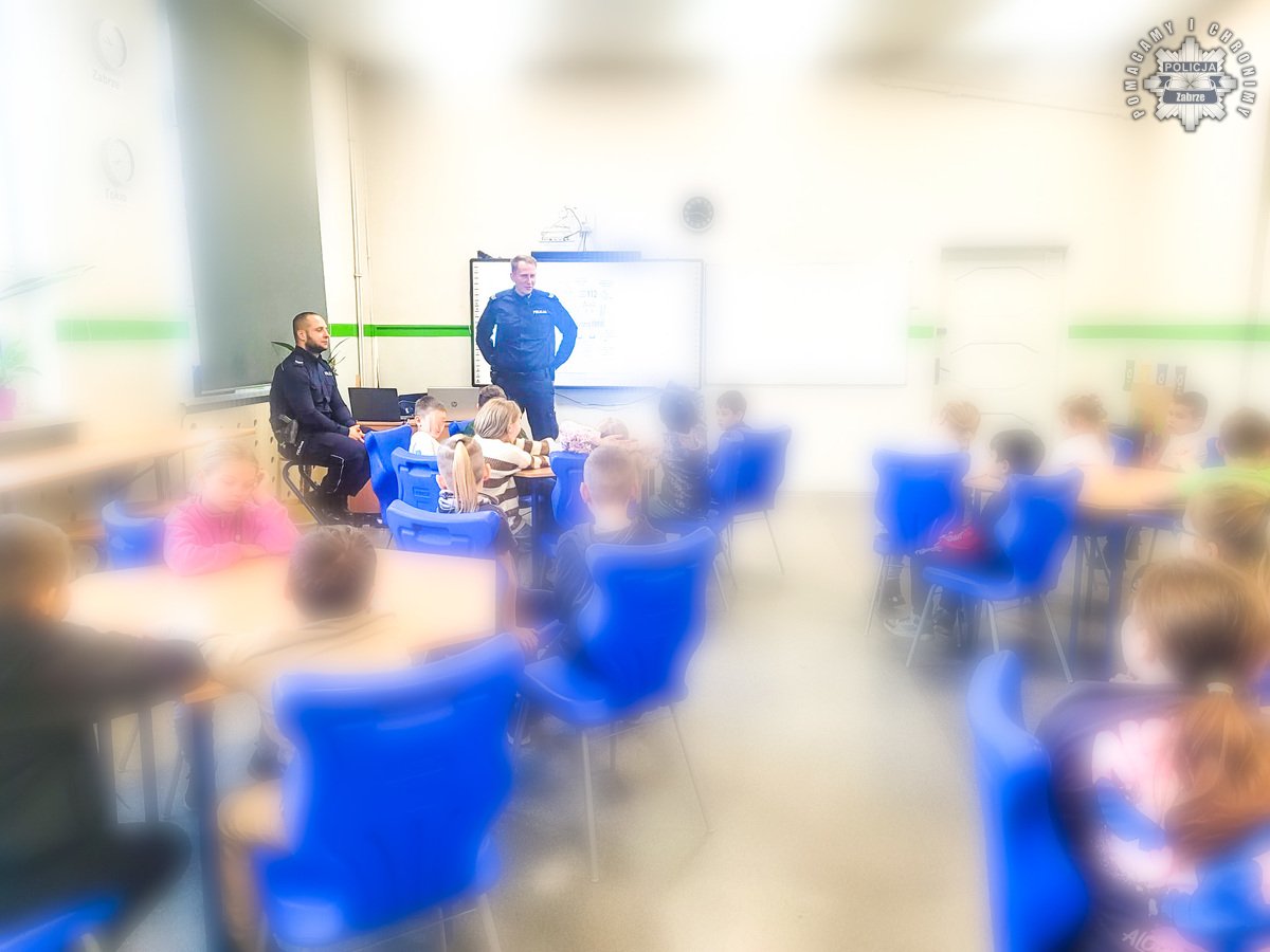 Zabrzańska policja uczy dzieci, jak bezpiecznie spędzić ferie!