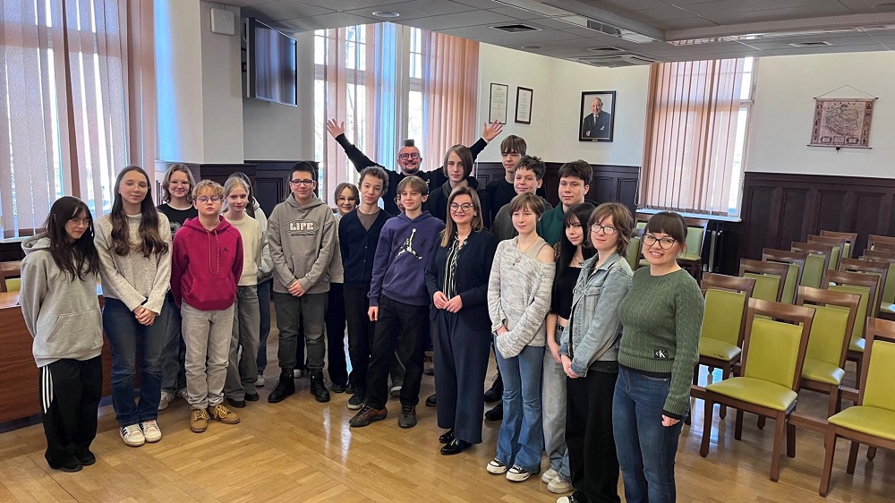 Ósmoklasiści z SP nr 7 w Zabrzu wcielili się w rolę radnych