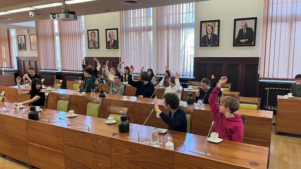 Ósmoklasiści z SP nr 7 w Zabrzu wcielili się w rolę radnych