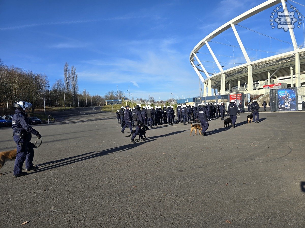 Stadiony pod kontrolą – policjanci przygotowali się na zagrożenia