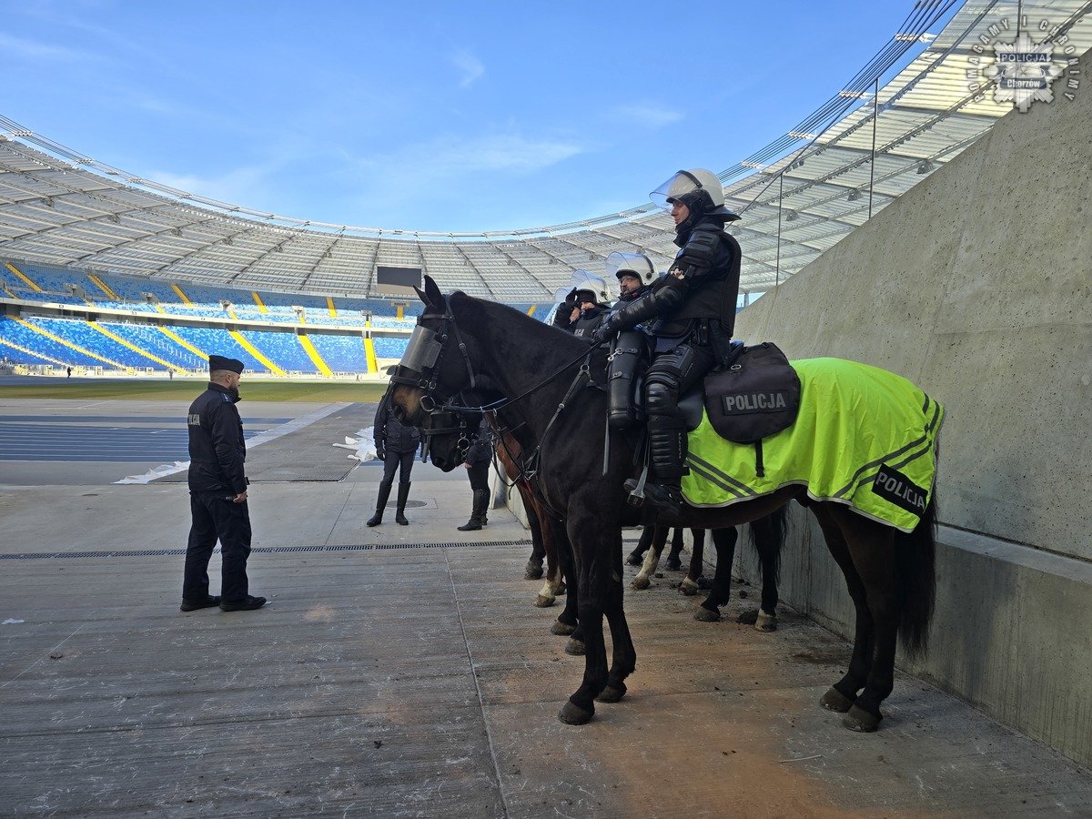 Stadiony pod kontrolą – policjanci przygotowali się na zagrożenia