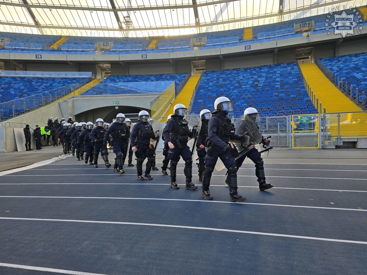 Stadiony pod kontrolą – policjanci przygotowali się na zagrożenia