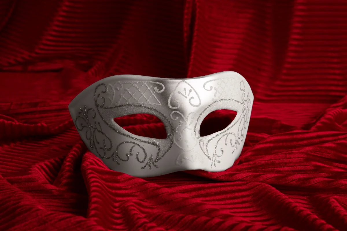 „Spod latarni” – dramat o niespełnionym boskim planie w Chorzowie