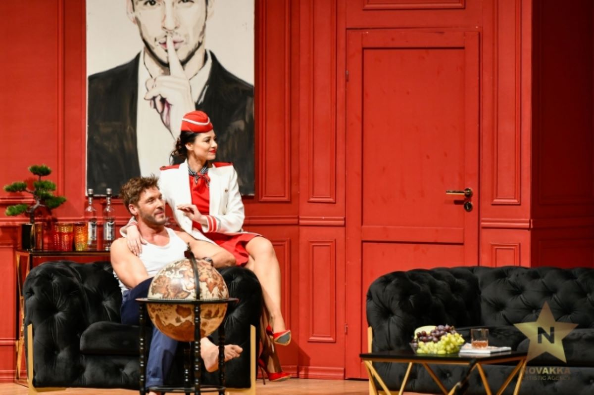 Zwariowana komedia 'Boeing Boeing' w Chorzowie – spektakl, który podbija serca