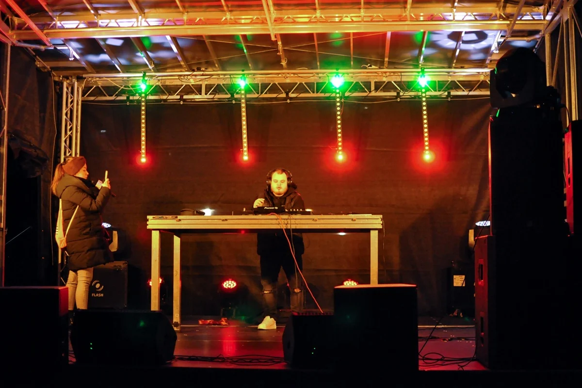 Zimowa Dyskoteka z DJ Akunem 75