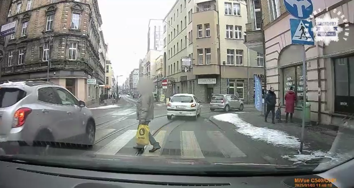 Chorzów, ul. Wolności: 44-latka ominęła auto stojące przed przejściem, zapłaci 1500 zł