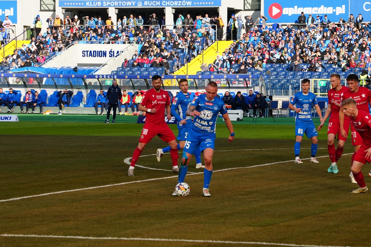 „Mecz Mistrzów”: Murawa na Stadionie Śląskim pod lupą kibiców - co się stało z trawą?