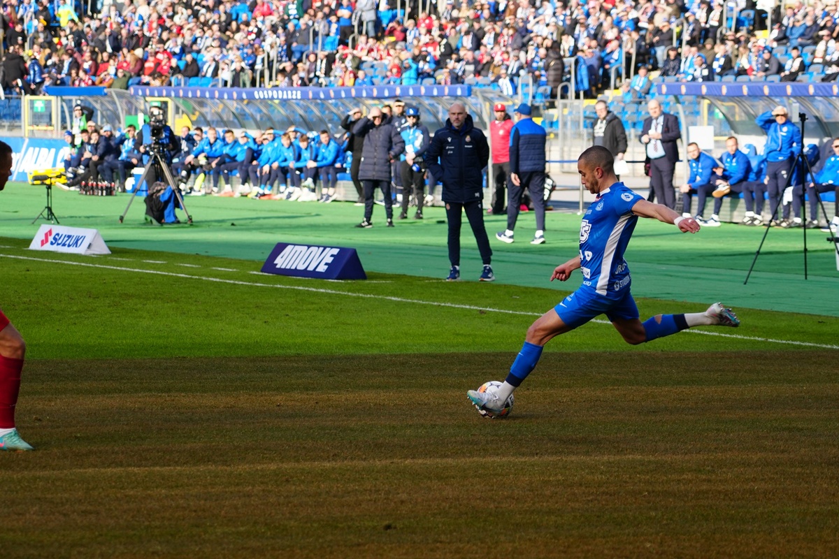 „Mecz Mistrzów”: Murawa na Stadionie Śląskim pod lupą kibiców - co się stało z trawą?