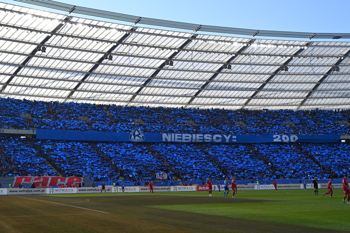 „Mecz Mistrzów”: Murawa na Stadionie Śląskim pod lupą kibiców - co się stało z trawą?