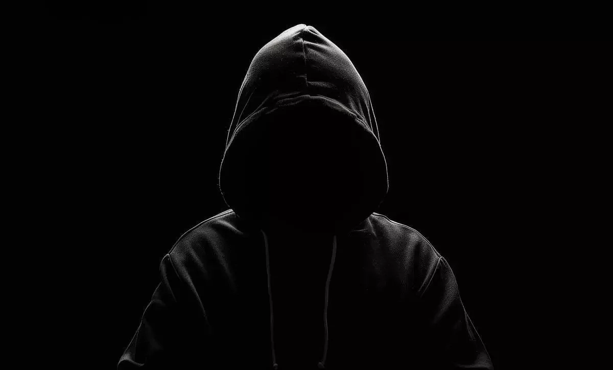 Uwaga na oszustów w Rudzie Śląskiej! Fałszywi policjanci i gazownicy pukają do drzwi