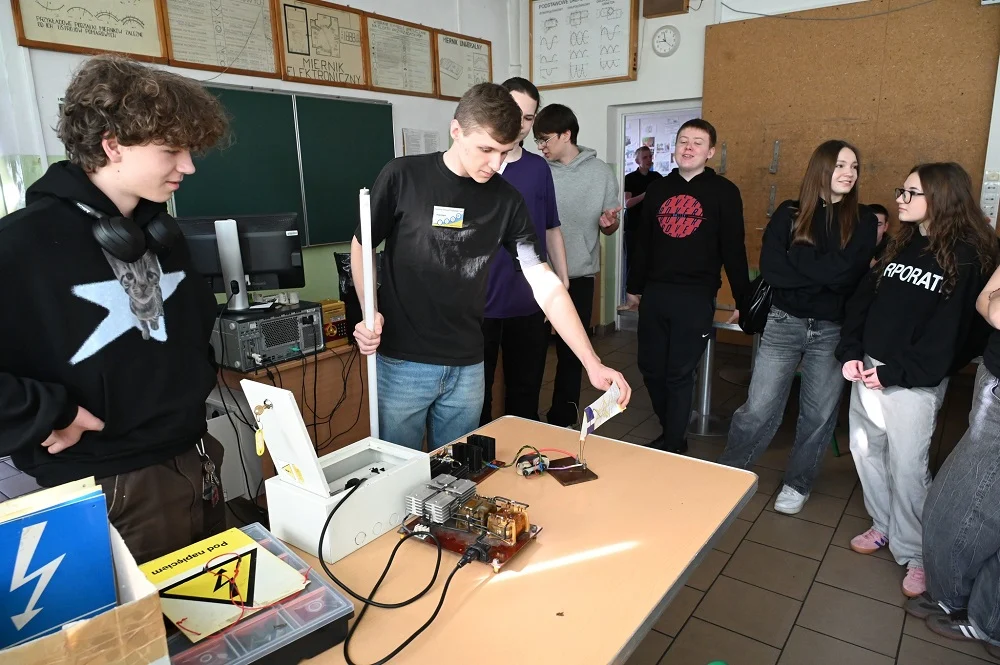 Ósmoklasiści testowali swoje umiejętności w Koperniku! [FOTO]