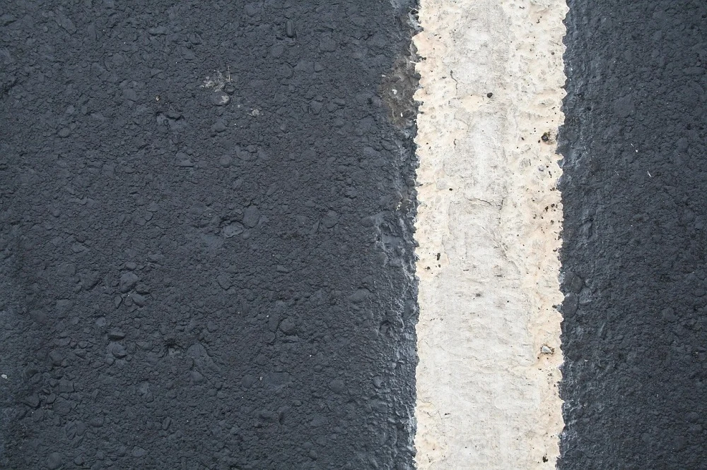 „Zwolnij, bo się przejedziesz” – rusza ogólnopolska kampania o bezpiecznej jeździe