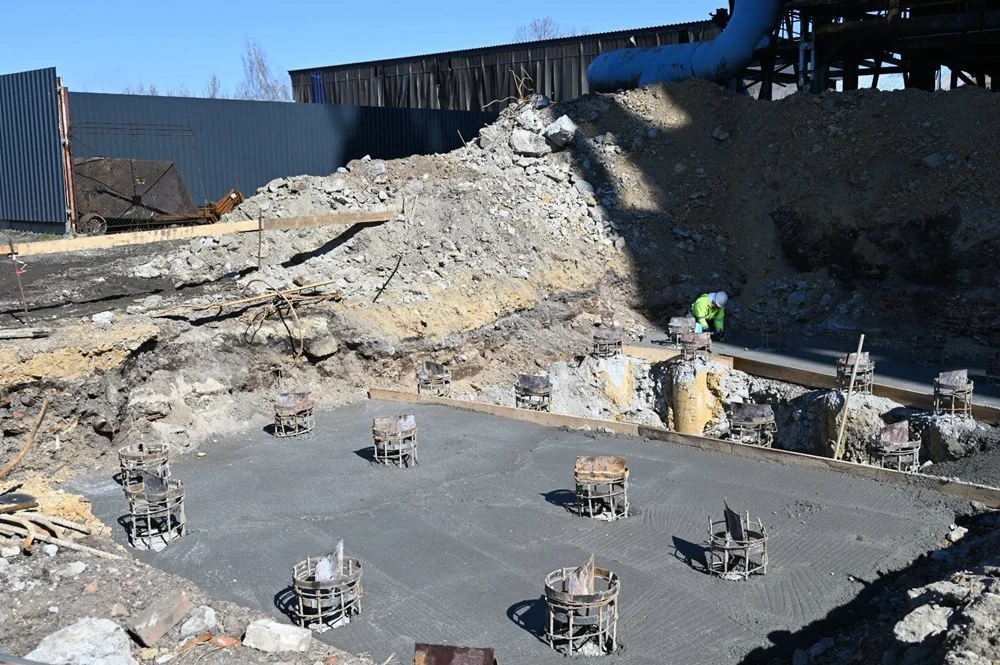 Postępy prac modernizacyjnych Wielkiego Pieca Huty Pokój