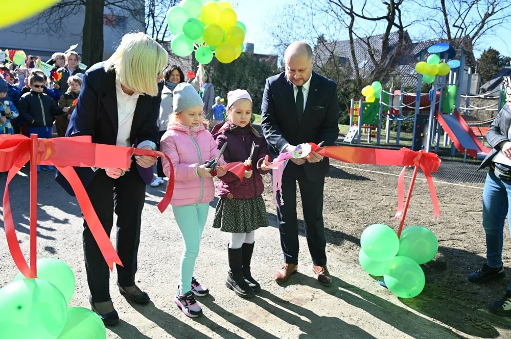 Nowoczesny plac zabaw przy Miejskim Przedszkolu nr 30 im. Bajkowej Krainy otwarty