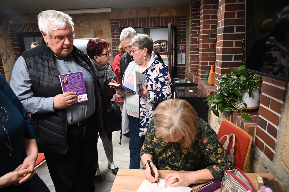 Śląskie historie i literackie emocje – Gabriela Anna Kańtor gościła w Bibliotece Ficinus
