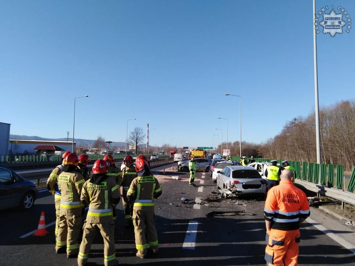 Groźny wypadek na S-52! Trzy osoby w szpitalu