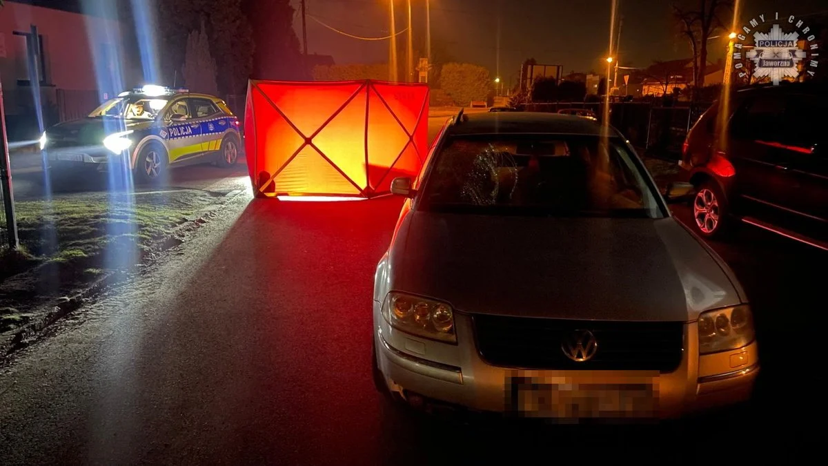 Tragiczny wypadek w Jaworznie – pieszy potrącony na nieoświetlonej drodze