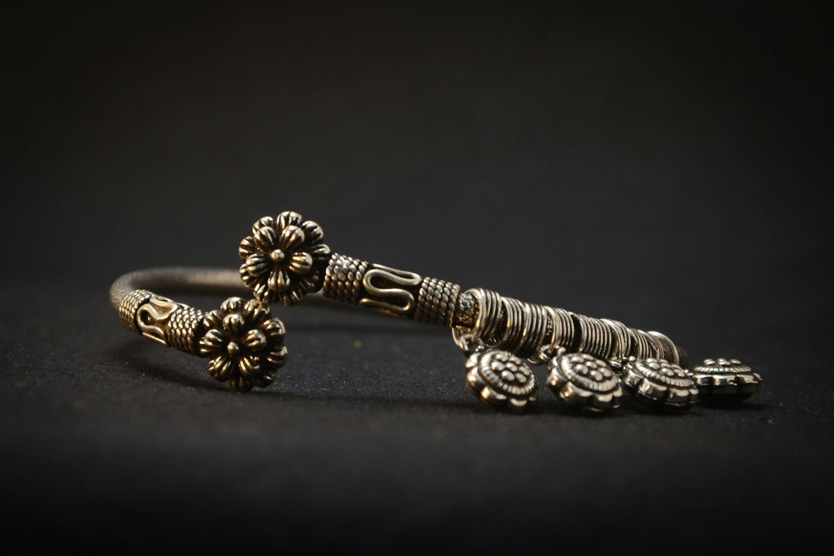 Co pasuje do srebrnej bransoletki?