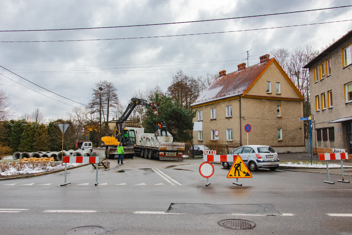 Nowa nawierzchnia i modernizacja kanalizacji – prace na ul. dr. Lucjana Mendego