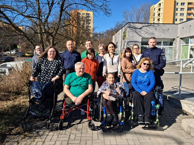 Siemianowiccy dzielnicowi edukują o zagrożeniach w internecie