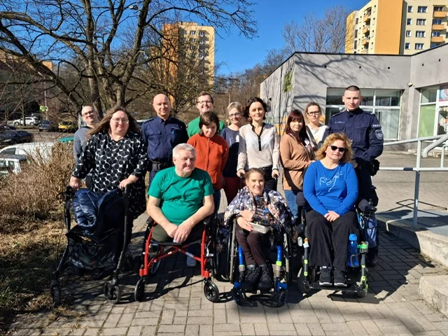 Siemianowiccy dzielnicowi edukują o zagrożeniach w internecie