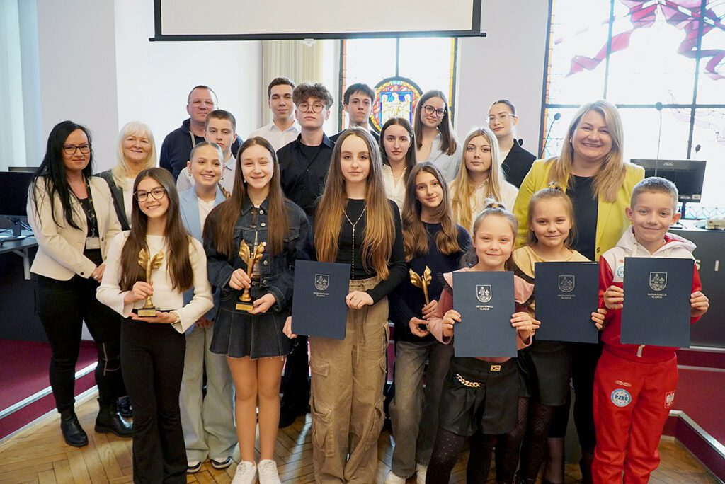 Sukcesy i pasja – spotkanie z młodymi sportowcami w Urzędzie Miasta