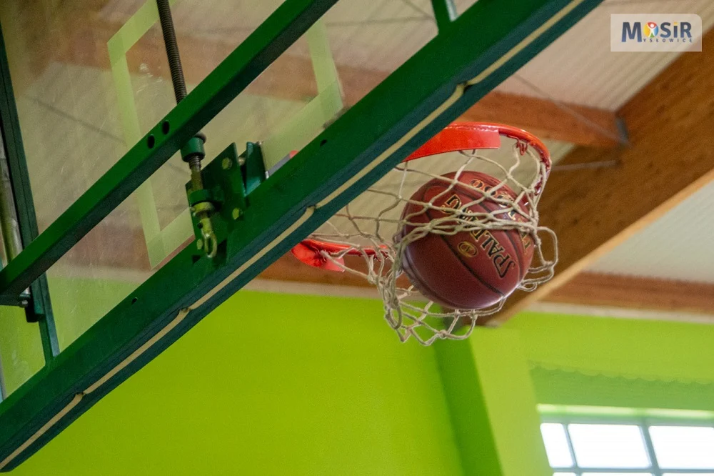 Młode koszykarki z Mysłowic w akcji! SP 6 triumfuje w Igrzyskach Młodzieży Szkolnej