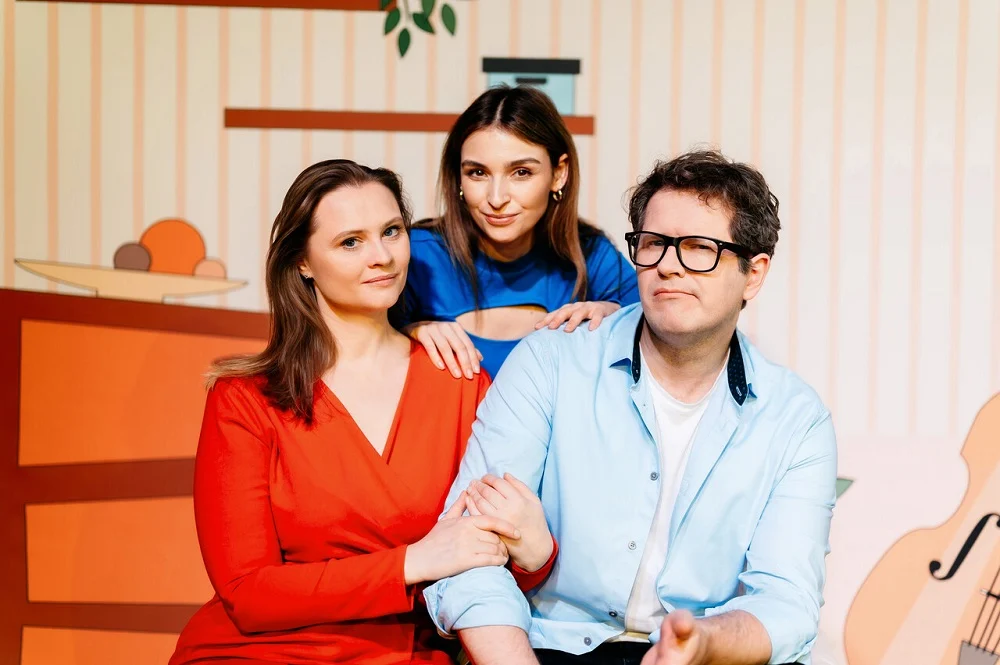 „Sklep z facetami” rozbawi Mysłowice – komedia na scenie MOK