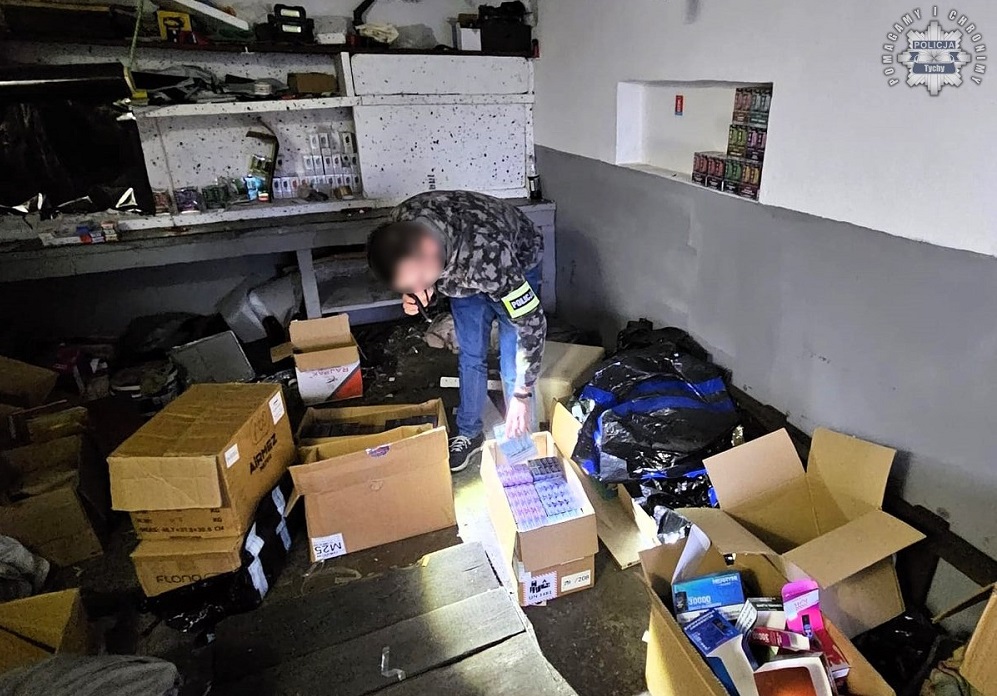 Tyscy policjanci zabezpieczyli 4 tysiące nielegalnych e-papierosów – dwóch mężczyzn zatrzy