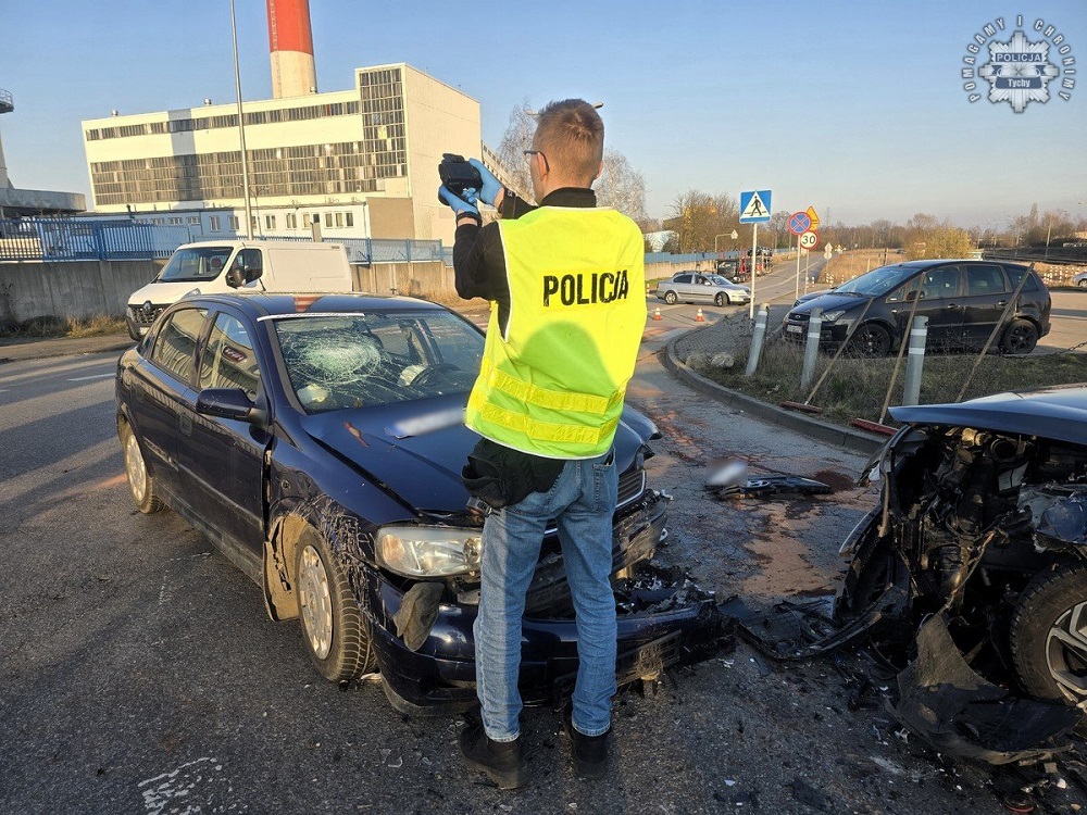 Ucieczka zakończona wypadkiem – mężczyzna z siedmioma zakazami trafił w ręce policji