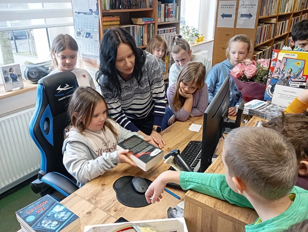 Dzieci z Bujakowa na wyjątkowej lekcji bibliotecznej w Orzeszu