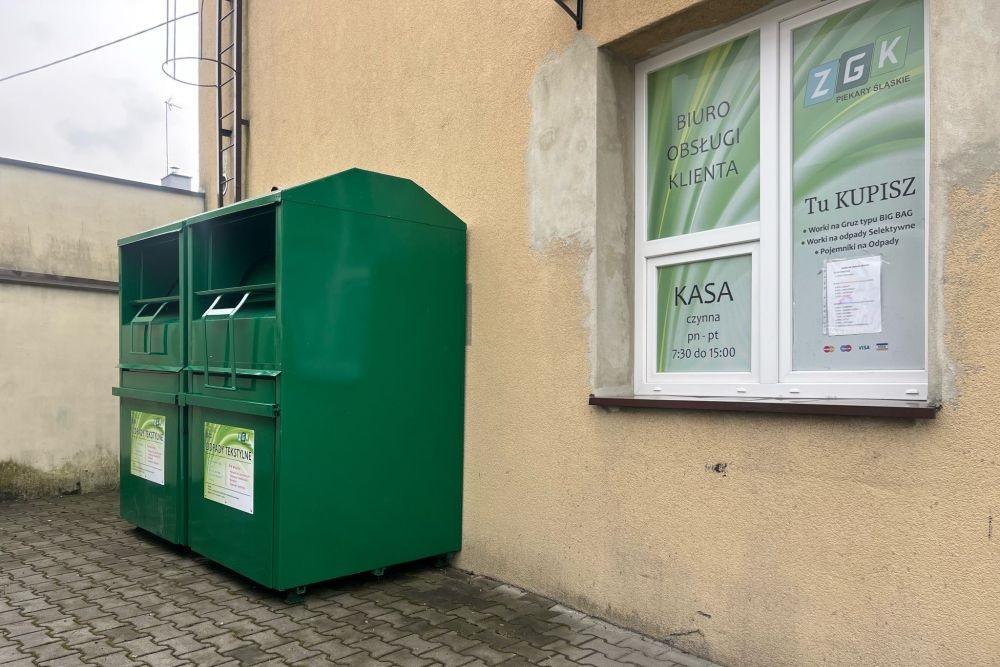 Nowe pojemniki na odzież w Piekarach Śląskich – teraz łatwiej segregować odpady tekstylne