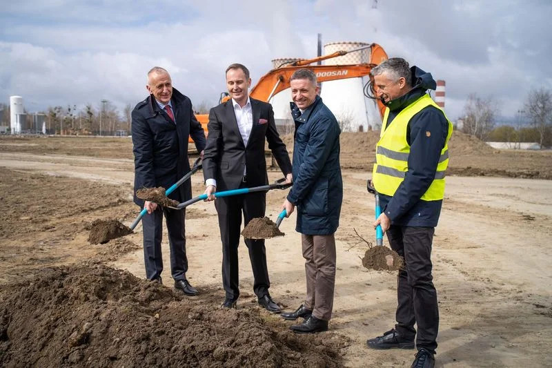 Pierwsza łopata wbita! Nowoczesny zakład powstanie w strefie ekonomicznej w Rybniku