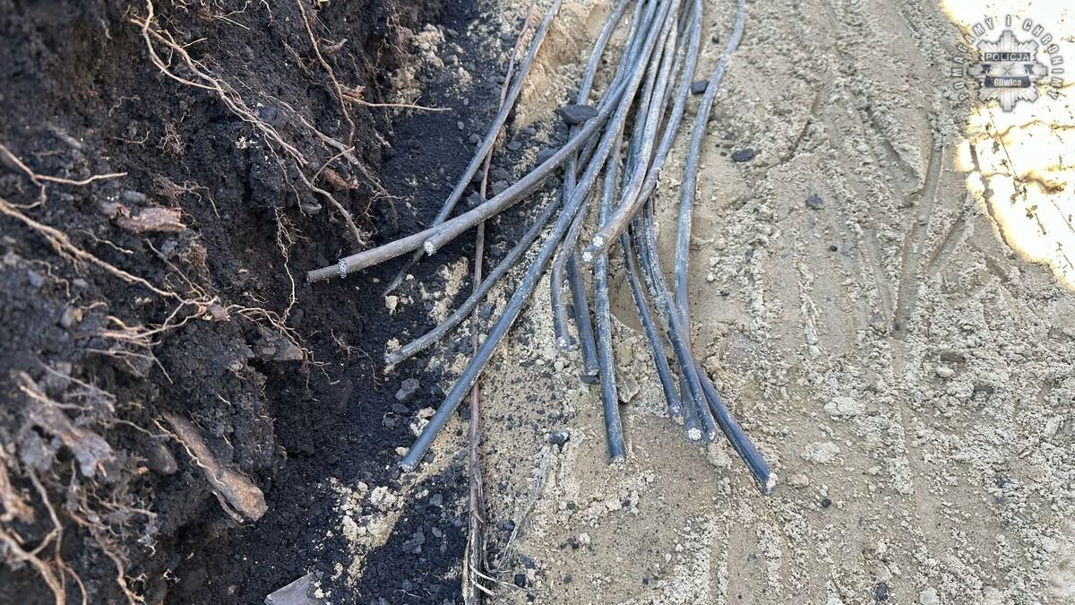 Nieznany sprawca ukradł kable z terenu budowy dworca PKP w Gliwicach Łabędach